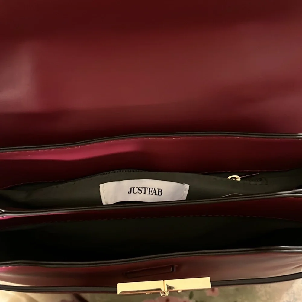 New burgundy maroon red handbag with straps - Picture 6 of 9